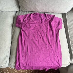 Lululemon swiftly tech short sleeve size 8